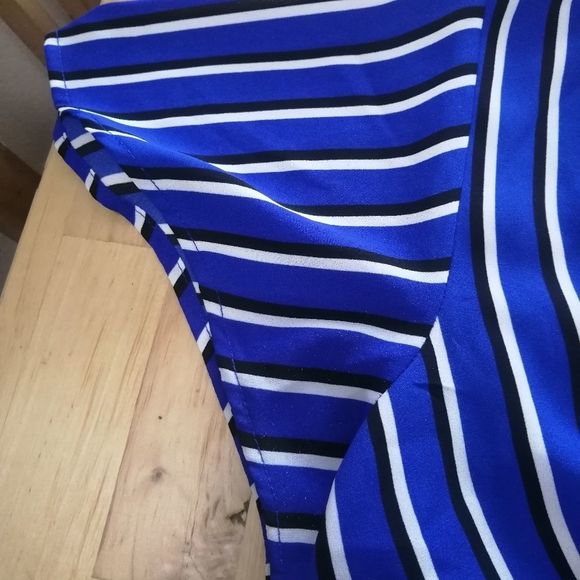 🆕Torrid size 1 blue stripes georgette bow blouse - Picture 7 of 7